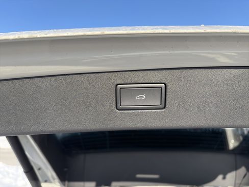 Used 2026 Volkswagen Tiguan SEL R-Line image 18