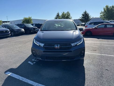Used 2025 Honda Odyssey Touring image 2