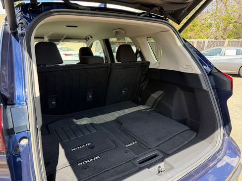 Used 2025 Nissan Rogue SV image 33