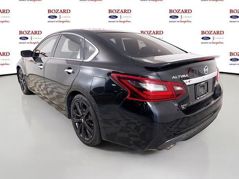 Used 2017 Nissan Altima 2.5 SR w/ Midnight Edition Package FWD image 6