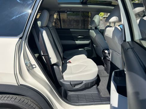 Certified 2024 Toyota Grand Highlander AWD image 26
