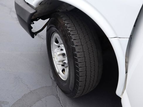 Used 2007 Chevrolet Express 3500 Extended Passenger RWD image 18