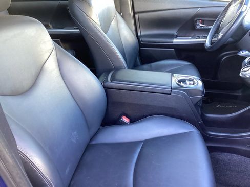 Used 2015 Toyota Prius V Five image 4