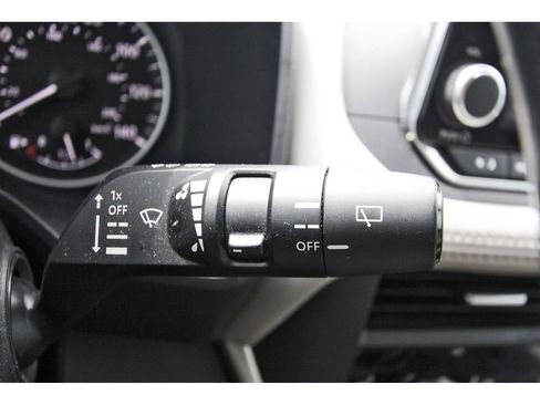 Used 2023 Nissan Rogue SV w/ SV Premium B Package image 12