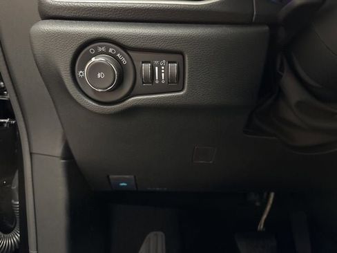 New 2026 Chrysler Pacifica Select w/ S Appearance Package image 25