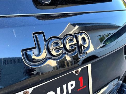 Used 2018 Jeep Grand Cherokee Altitude RWD image 30