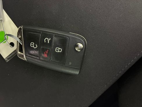 Used 2016 Volkswagen e-Golf SE w/ DC Fast Charging Package image 36