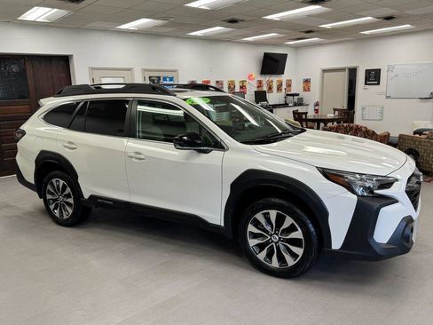 Used 2025 Subaru Outback Limited image 31