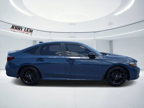 Used 2025 Honda Civic Sport image 2