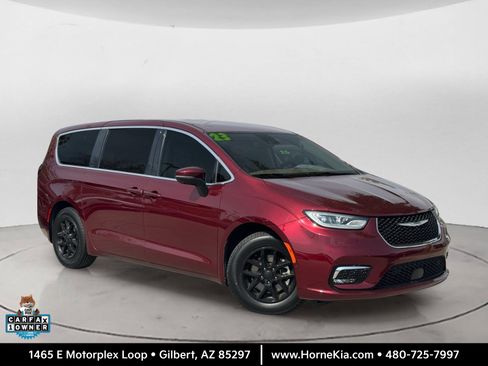 Used 2023 Chrysler Pacifica Touring-L FWD image 1