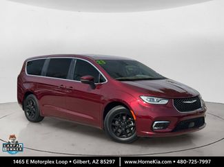 Used 2023 Chrysler Pacifica Touring-L FWD video 1