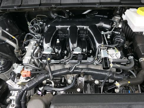 Used 2025 Nissan Pathfinder SV FWD image 42