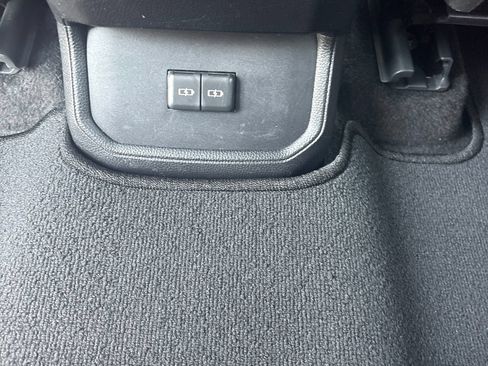 Used 2023 Toyota Highlander XSE FWD image 38