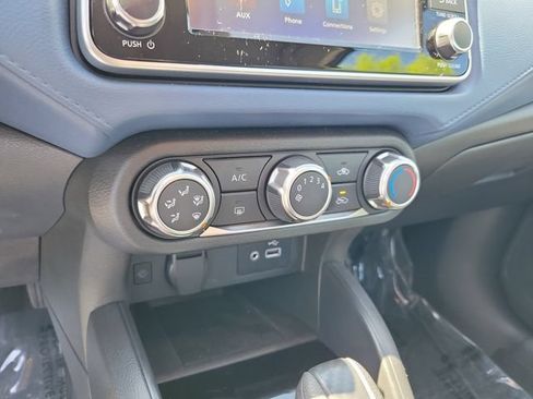 Used 2025 Nissan Versa SV FWD image 18