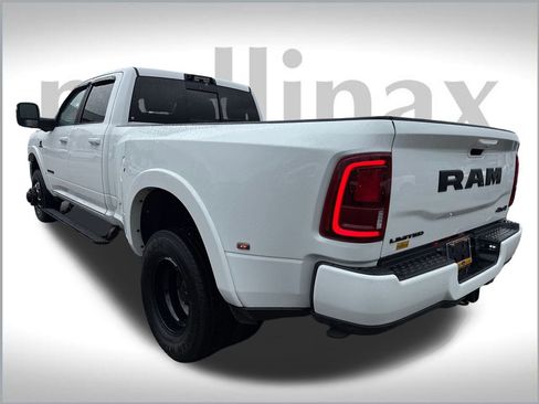 Used 2025 RAM 3500 Limited image 10