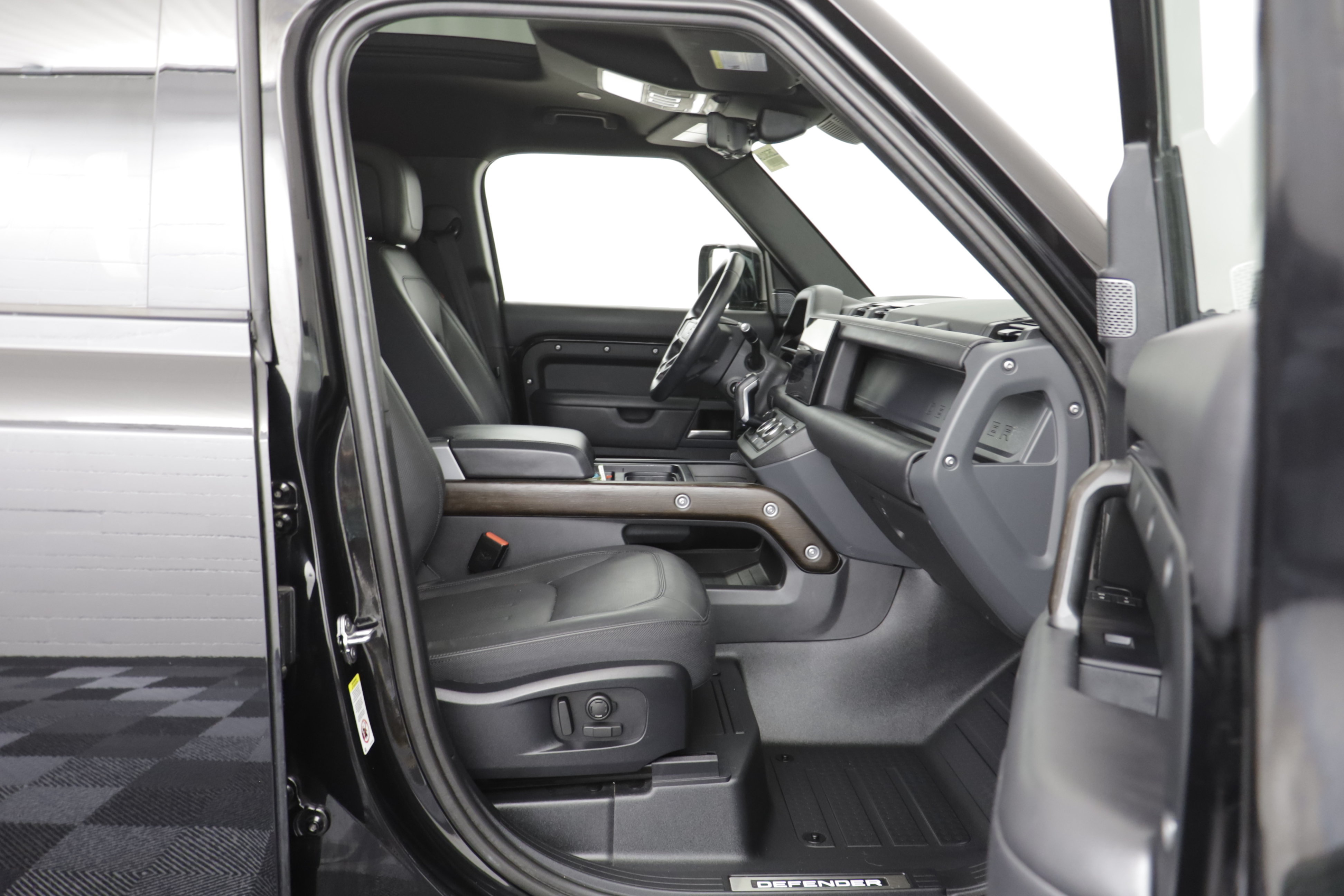 Used 2024 Land Rover Defender 110 X AWD/4WD image 19