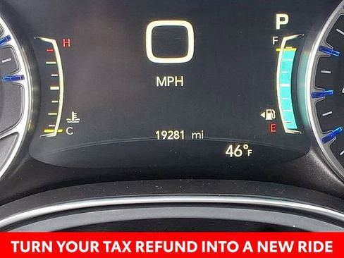 Used 2025 Chrysler Pacifica Limited image 21