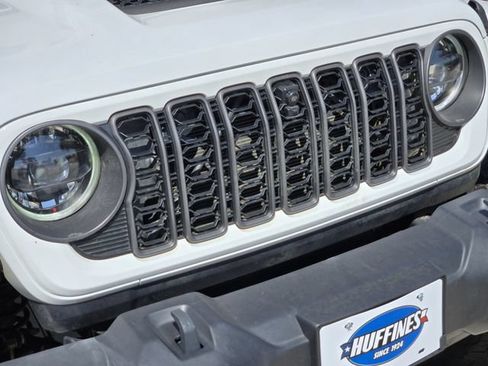 Used 2026 Jeep Wrangler Unlimited Rubicon AWD/4WD image 11
