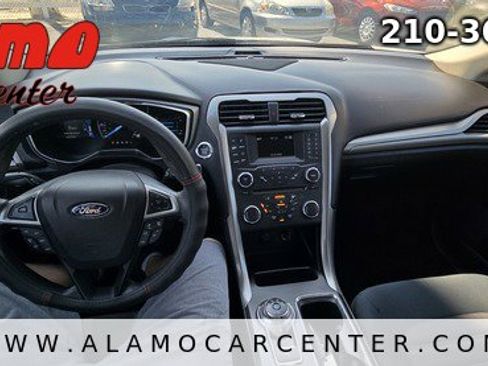 Used 2017 Ford Fusion SE image 39