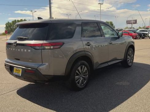 Used 2024 Nissan Pathfinder S AWD/4WD image 8