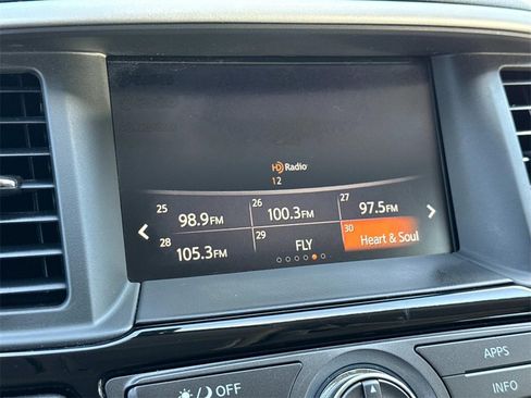Used 2020 Nissan Pathfinder S image 4