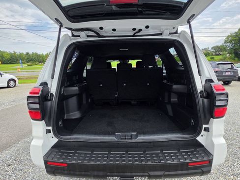 Used 2025 Toyota 4Runner SR5 AWD/4WD image 5