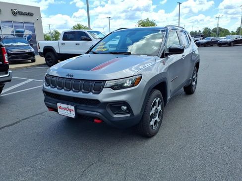 Used 2022 Jeep Compass Trailhawk w/ Sun and Sound Group AWD/4WD image 2