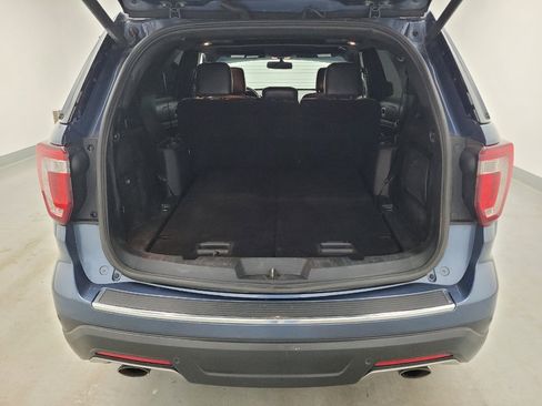 Used 2018 Ford Explorer XLT w/ Equipment Group 202A AWD/4WD image 29
