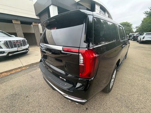 Used 2025 GMC Yukon XL Denali AWD/4WD image 6