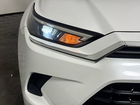Certified 2024 Toyota Grand Highlander AWD image 3