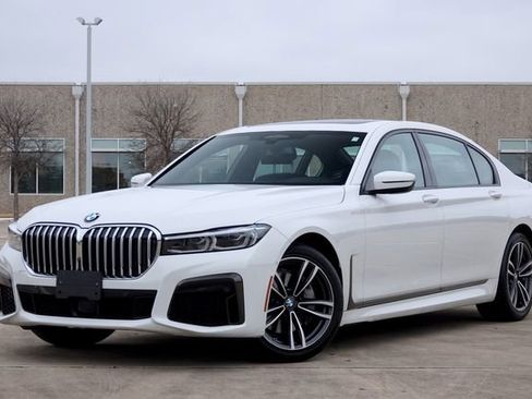 Used 2021 BMW 740i w/ M Sport Package image 2