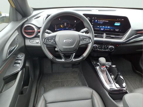 Used 2024 Chevrolet Trax RS w/ Sunroof Package FWD image 7