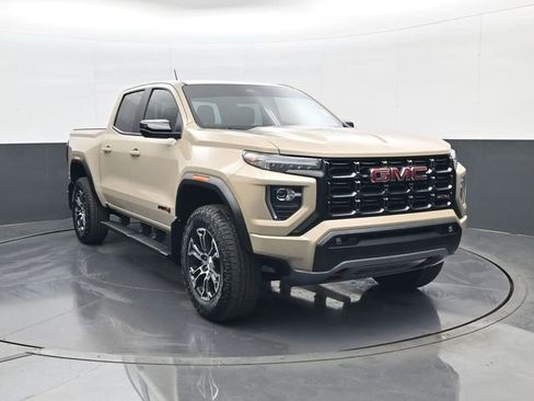 Used 2024 GMC Canyon AT4 w/ AT4 Premium Package AWD/4WD image 3