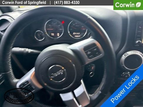 Used 2017 Jeep Wrangler Rubicon AWD/4WD image 12