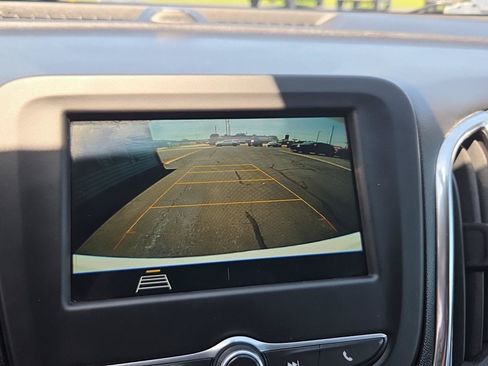 Used 2019 Chevrolet Equinox LT FWD image 16