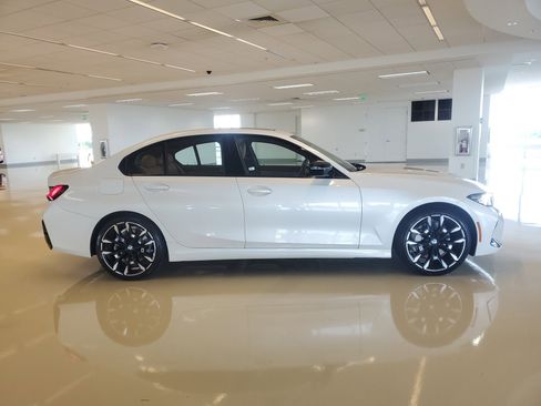 Used 2025 BMW 330i xDrive Sedan w/ M Sport Package AWD/4WD image 11