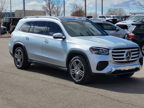 Used 2024 Mercedes-Benz GLS 450 4MATIC image 3