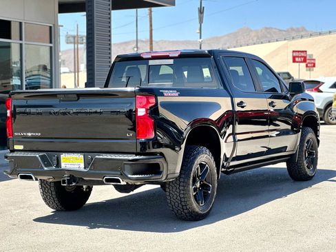 Used 2021 Chevrolet Silverado 1500 LT Trail Boss w/ Convenience Package II image 7