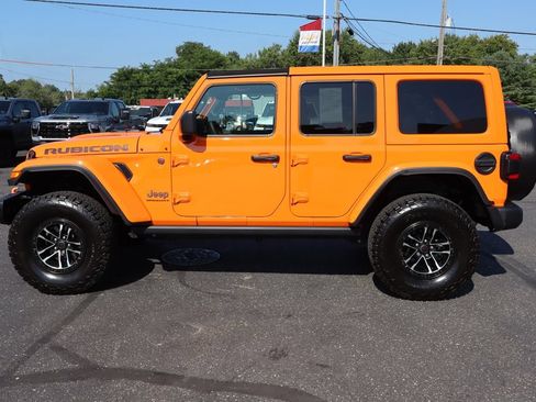 Used 2025 Jeep Wrangler Unlimited Rubicon AWD/4WD image 24