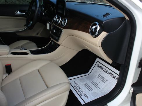 Used 2019 Mercedes-Benz GLA 250 4MATIC image 17