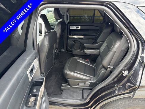 Used 2022 Ford Explorer XLT w/ Equipment Group 202A RWD image 6