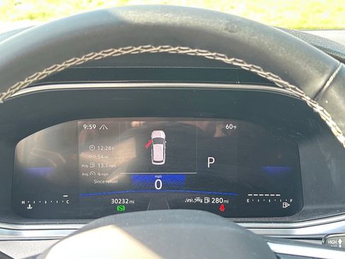 Used 2025 Volkswagen Taos SE AWD/4WD image 43
