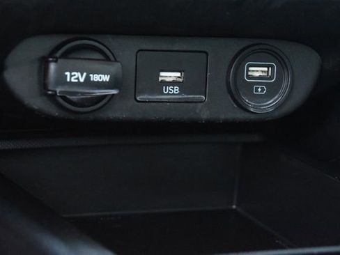 Used 2022 Hyundai Elantra SE FWD image 31