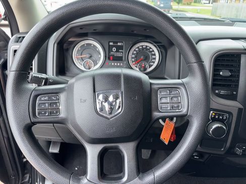 Used 2017 RAM 1500 Express RWD image 13