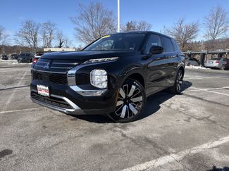 Used 2025 Mitsubishi Outlander SE video 1