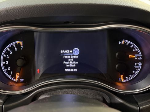 Used 2018 Jeep Grand Cherokee Altitude RWD image 14