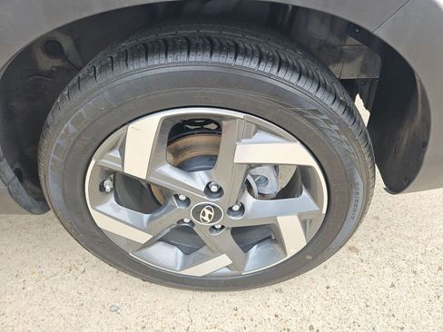 Used 2025 Hyundai Venue SEL FWD image 26