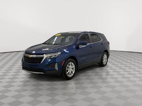 Used 2022 Chevrolet Equinox LT w/ Driver Convenience Package image 4