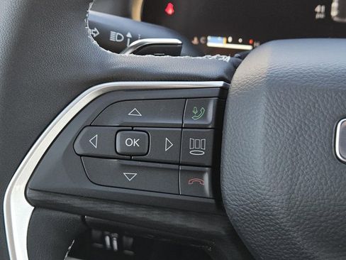 New 2025 Jeep Grand Cherokee Altitude image 14