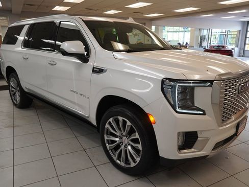 Used 2021 GMC Yukon XL Denali AWD/4WD image 15